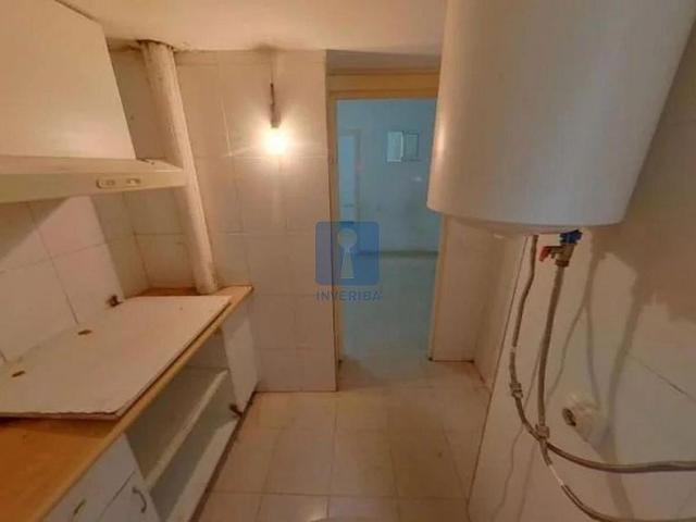 Piso en venta en calle De la Cera, Barcelona, de 39 m² 2 habitaciones por 133.630