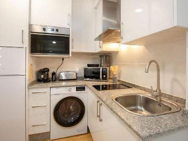 Piso en venta en calle De la Cera, Barcelona, de 48 m² 1 habitación por 329.000