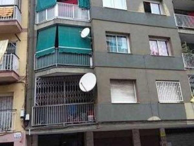 Piso en venta en calle De la Circumvallació, Santa Coloma de Gramanet, de 57 m² 1 habitación por 127.500