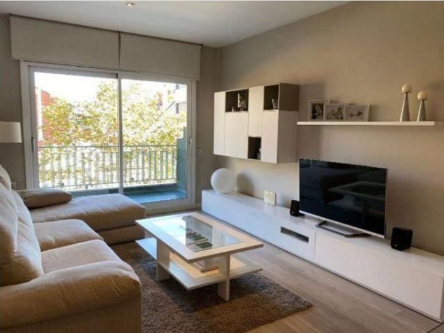 Piso en venta en calle De la Conca de Tremp, Barcelona, de 69 m² 3 habitaciones por 335.000