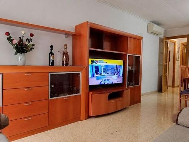 Piso en venta en calle De la Conca de Tremp, Barcelona, de 79 m² 4 habitaciones por 323.000