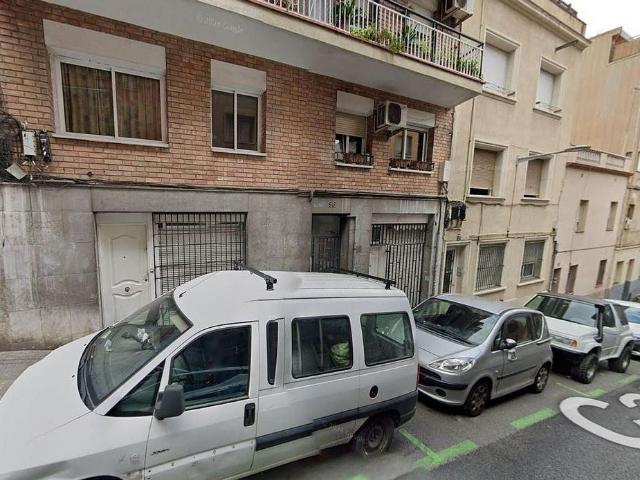Piso en venta en calle De la Conca de Tremp, Barcelona, de 115 m² 1 habitación por 102.000