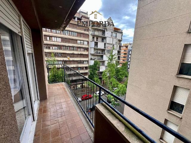 Piso en venta en calle De la Creu, Girona, de 92 m² 4 habitaciones por 430.000