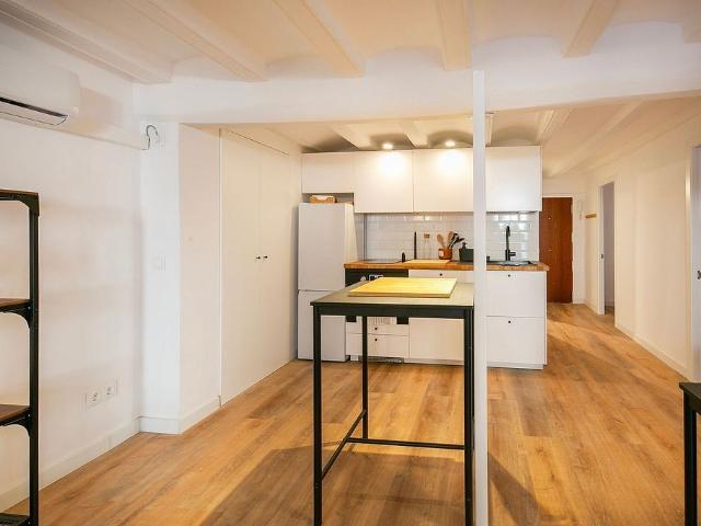 Piso en venta en calle De la Dagueria, Barcelona, de 68 m² 2 habitaciones por 339.000