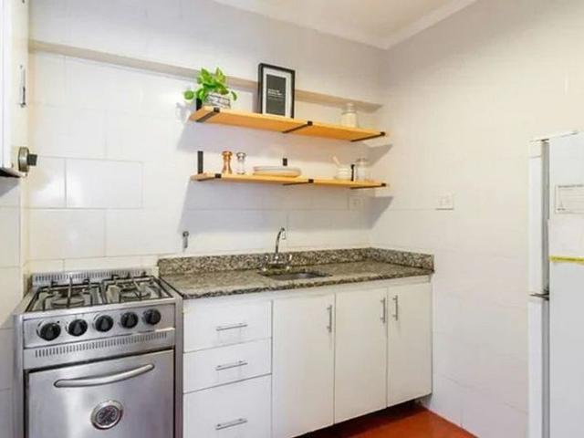 Piso en venta en calle De la Font D'en Canyelles, Barcelona, de 49 m² 3 habitaciones por 175.000