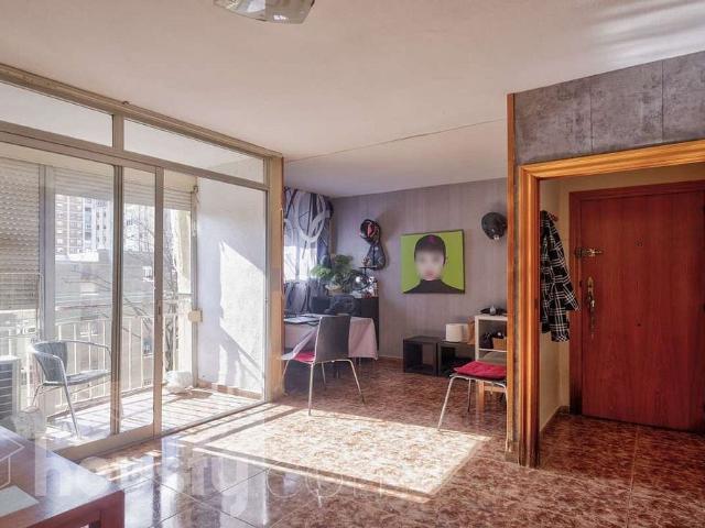 Piso en venta en calle De la Guineueta, Barcelona, de 59 m² 2 habitaciones por 200.000