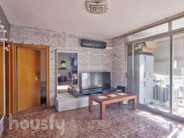 Piso en venta en calle De la Guineueta, Barcelona, de 59 m² 2 habitaciones por 200.000