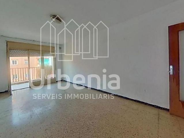 Piso en venta en calle De la Garrotxa, Mataró, de 66 m² 4 habitaciones por 119.970