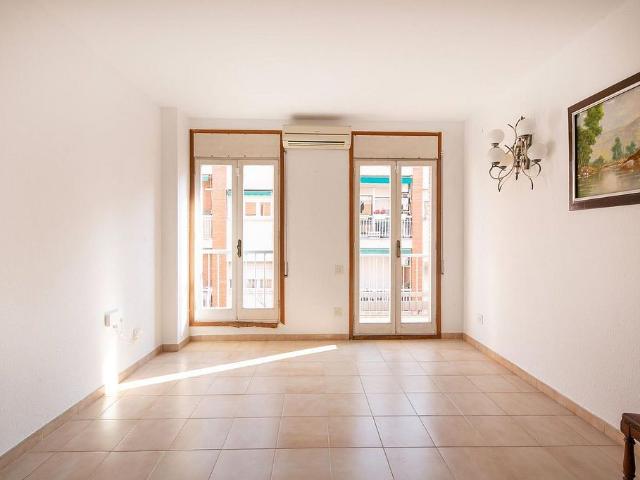 Piso en venta en calle De la Garrotxa, Barcelona, de 86 m² 4 habitaciones por 540.000