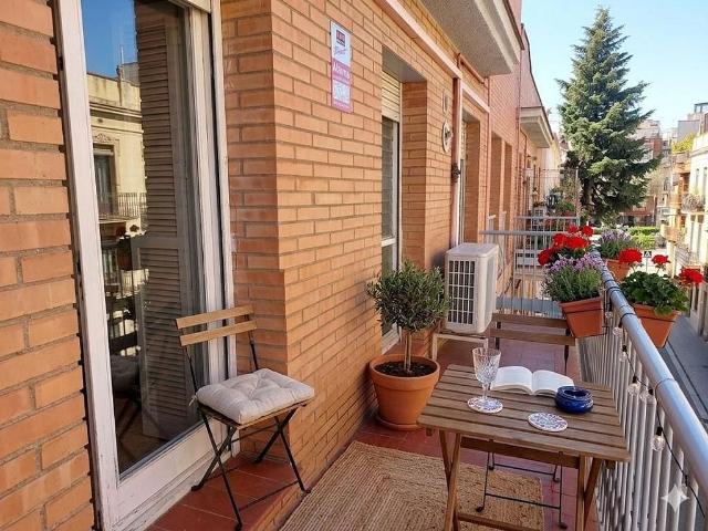 Piso en venta en calle De la Garrotxa, Barcelona, de 102 m² 4 habitaciones por 498.000