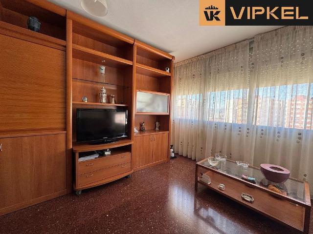 Piso en venta en calle De la Gerdera, Cornellà de Llobregat, de 104 m² 3 habitaciones por 298.000