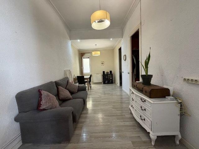 Piso en venta en calle De la Gran Vista, Barcelona, de 77 m² 2 habitaciones por 220.000