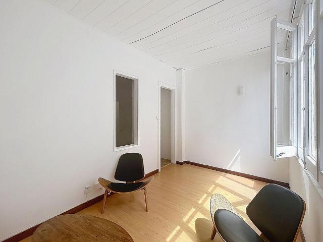 Piso en venta en calle De la Independència, Barcelona, de 60 m² 3 habitaciones por 259.000