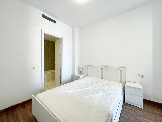 Piso en venta en calle De la Independència, Barcelona, de 74 m² 3 habitaciones por 480.000