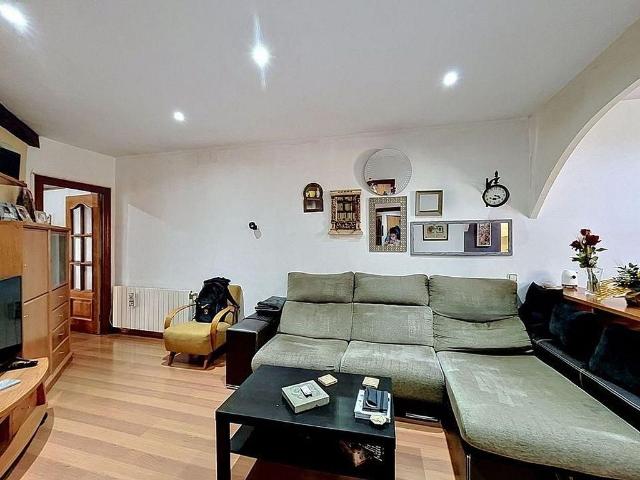 Piso en venta en calle De la Independència, Barcelona, de 78 m² 3 habitaciones por 349.000