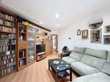 Piso en venta en calle De la Independència, Barcelona, de 83 m² 3 habitaciones por 365.000