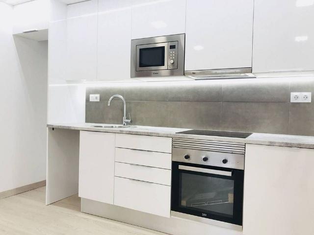 Piso en venta en calle De la Indústria, Barcelona, de 55 m² 2 habitaciones por 229.000