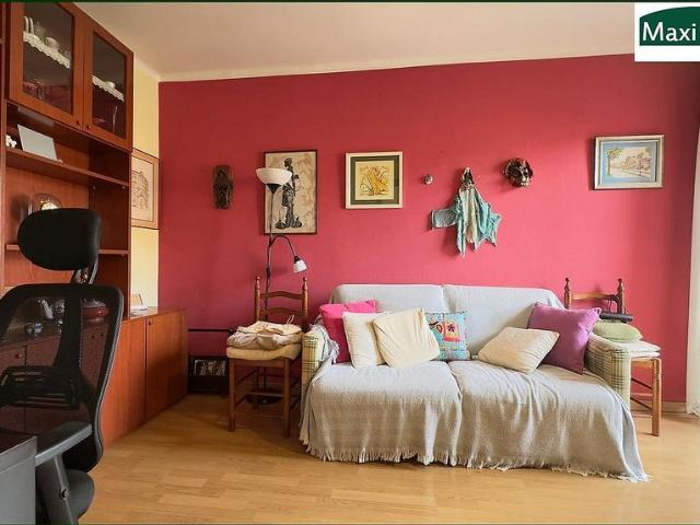 Piso en venta en calle De la Indústria, Barcelona, de 71 m² 3 habitaciones por 409.000
