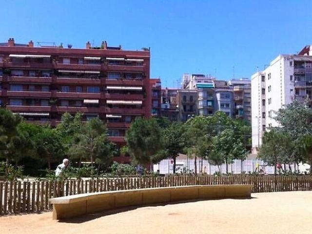 Piso en venta en calle De la Indústria, Barcelona, de 72 m² 2 habitaciones por 475.000
