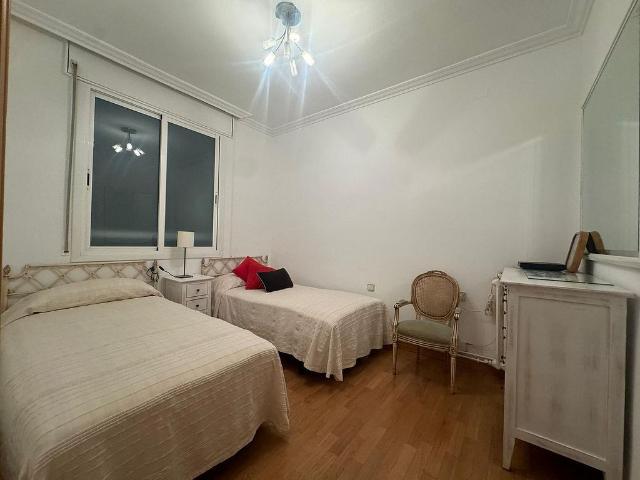 Piso en venta en calle De la Indústria, Barcelona, de 85 m² 3 habitaciones por 360.000