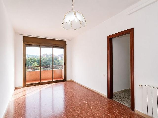 Piso en venta en calle De la Lleialtat, Esplugues de Llobregat, de 80 m² 4 habitaciones por 329.000