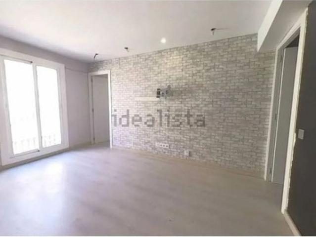 Piso en venta en calle De la Paloma, Barcelona, de 73 m² 3 habitaciones por 221.000