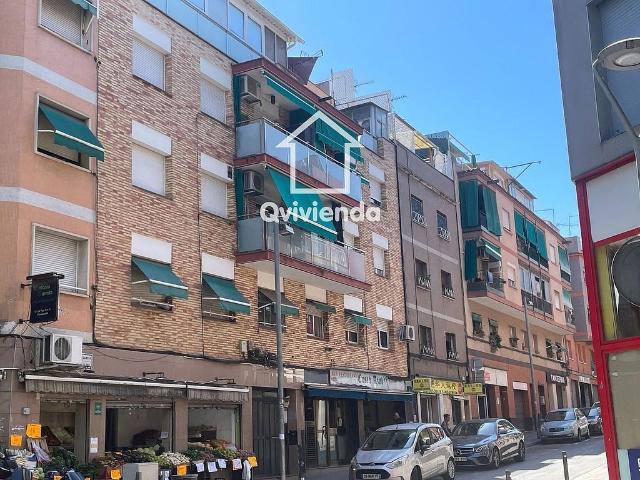 Piso en venta en calle De la Pau, Santa Coloma de Gramanet, de 59 m² 3 habitaciones por 97.000