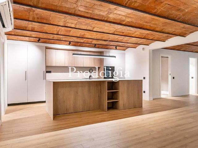 Piso en venta en calle De la Portaferrissa, Barcelona, de 125 m² 2 habitaciones por 695.000