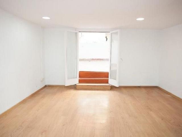 Piso en venta en calle De la Reina Amàlia, Barcelona, de 49 m² 1 habitación por 166.000