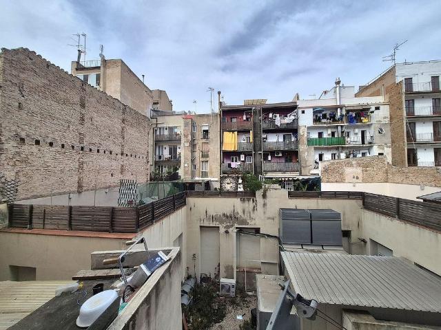 Piso en venta en calle De la Reina Amàlia, Barcelona, de 49 m² 1 habitación por 175.000