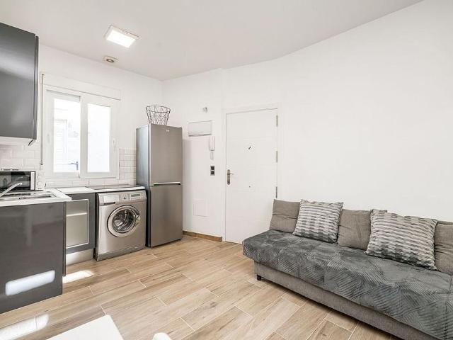 Piso en venta en calle De la Reina Amàlia, Barcelona, de 50 m² 2 habitaciones por 210.000