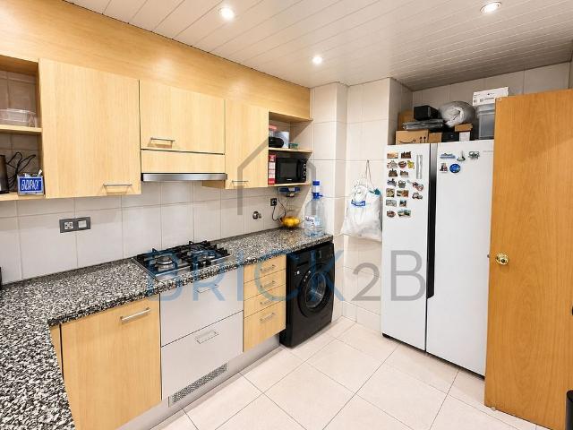Piso en venta en calle De la Reina Amàlia, Barcelona, de 97 m² 3 habitaciones por 540.000