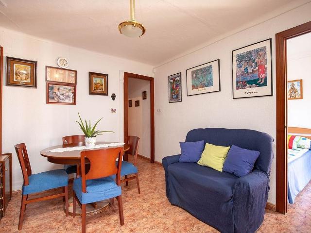 Piso en venta en calle De la Riera Alta, Barcelona, de 56 m² 3 habitaciones por 270.000