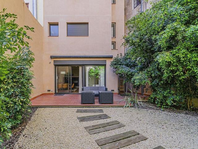 Piso en venta en calle De la Riera Alta, Barcelona, de 74 m² 2 habitaciones por 495.000