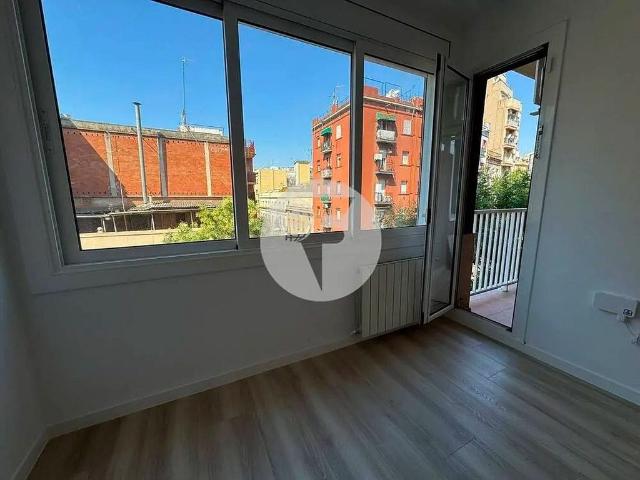 Piso en venta en calle De la Riera Blanca, Hospitalet de Llobregat, L´, de 69 m² 3 habitaciones por 369.000