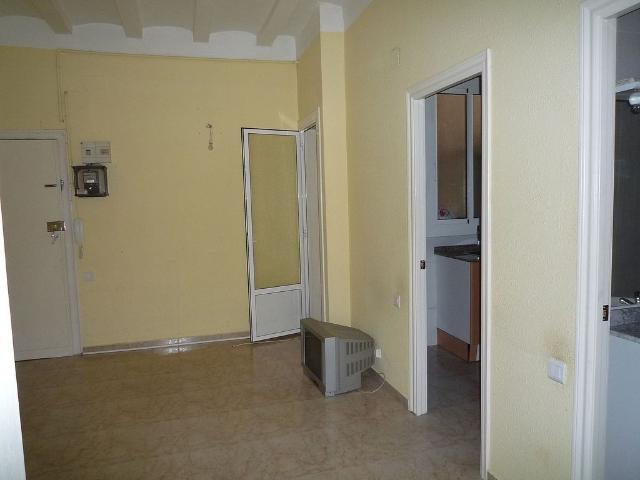 Piso en venta en calle De la Riereta, Barcelona, de 57 m² 2 habitaciones por 200.000