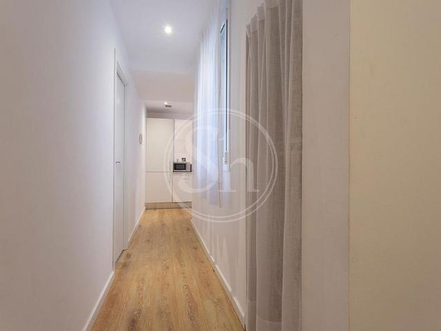 Piso en venta en calle De la Riereta, Barcelona, de 53 m² 1 habitación por 240.000