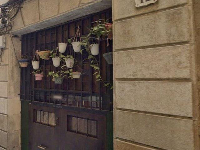 Piso en venta en calle De la Riereta, Barcelona, de 70 m² 1 habitación por 153.745