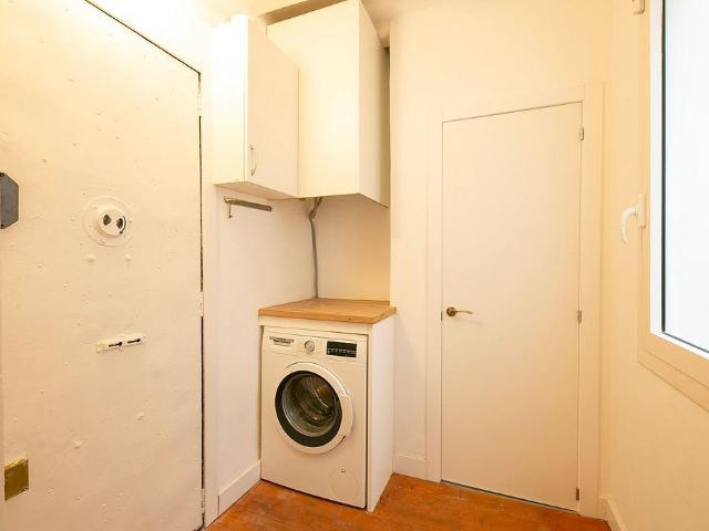 Piso en venta en calle De la Rosa, Barcelona, de 49 m² 1 habitación por 225.000