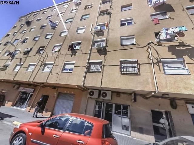 Piso en venta en calle De la Sagrada Família, Badalona, de 46 m² 3 habitaciones por 107.500