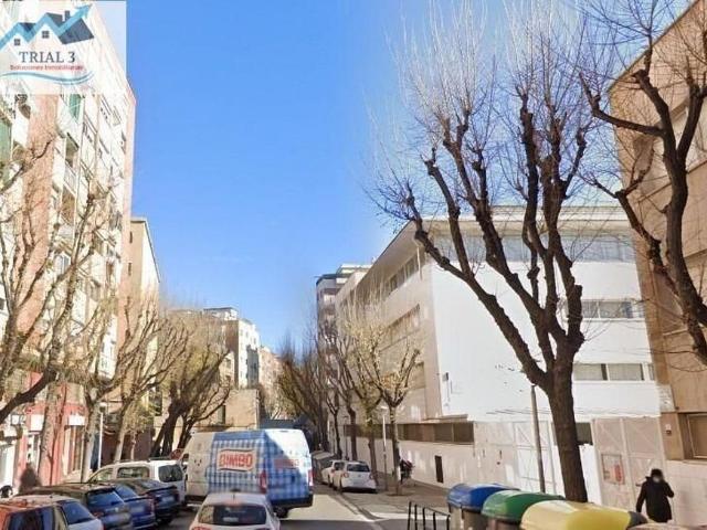 Piso en venta en calle De la Sagrada Família, Badalona, de 60 m² 2 habitaciones por 75.000