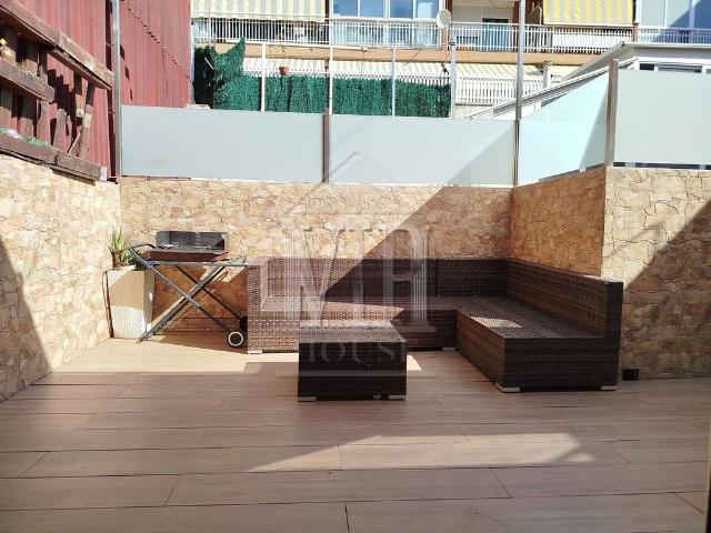 Piso en venta en calle De la Sardana, Badalona, de 143 m² 3 habitaciones por 339.000