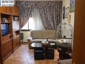 Piso en venta en calle De la Selva, Badalona, de 66 m² 3 habitaciones por 101.000