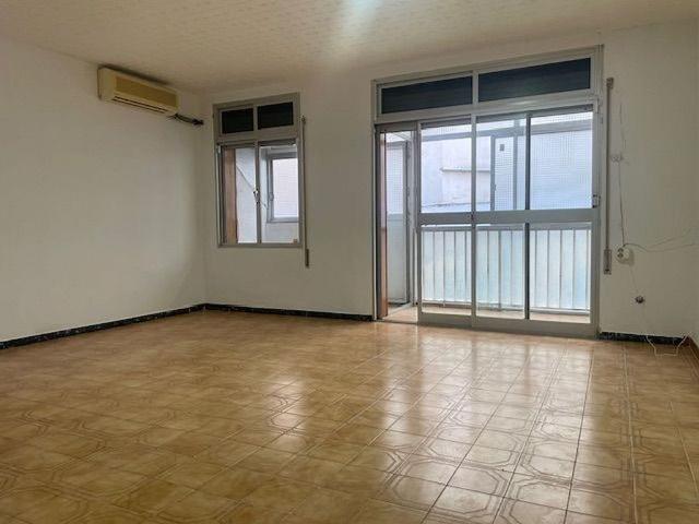 Piso en venta en calle De la Selva, Badalona, de 70 m² 3 habitaciones por 189.000