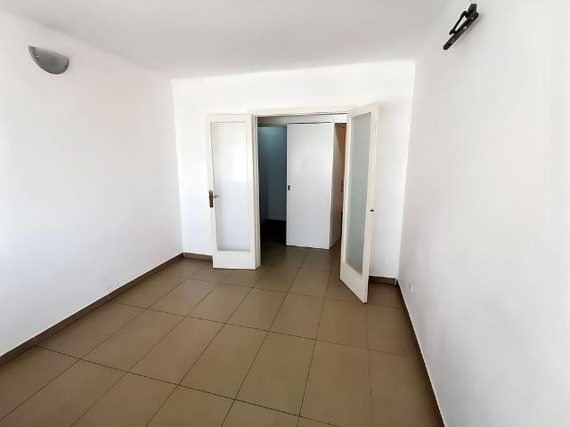 Piso en venta en calle De la Unió, Hospitalet de Llobregat, L´, de 75 m² 3 habitaciones por 265.000