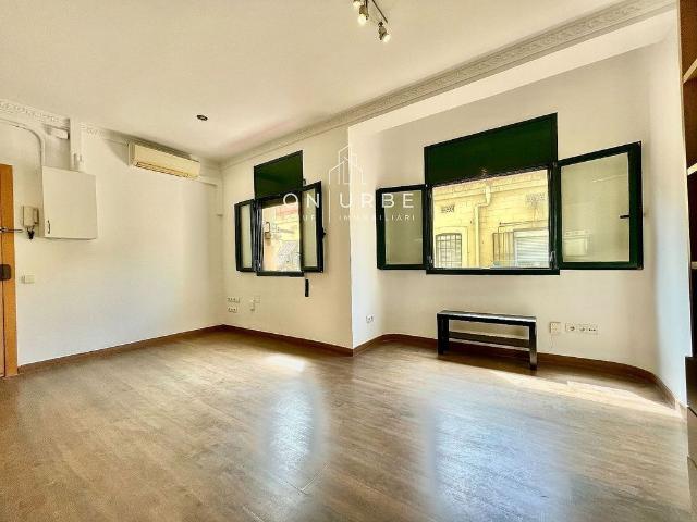 Piso en venta en calle De la Vila Joiosa, Barcelona, de 32 m² 1 habitación por 210.000