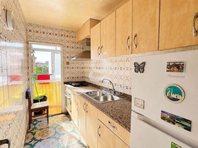Piso en venta en calle De L'acàcia, Cornellà de Llobregat, de 45 m² 2 habitaciones por 135.000