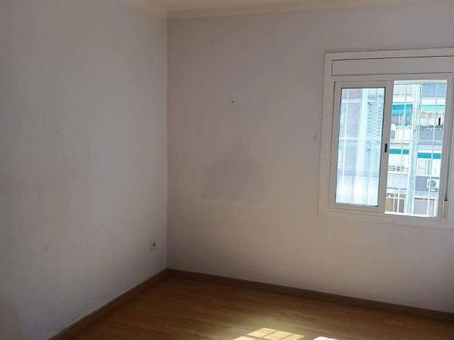 Piso en venta en calle De L'acàcia, Cornellà de Llobregat, de 53 m² 2 habitaciones por 112.000
