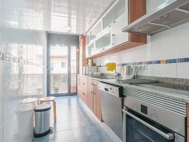 Piso en venta en calle De L'abadessa Olzet, Barcelona, de 87 m² 3 habitaciones por 799.000