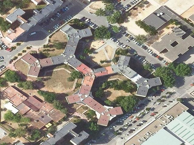 Piso en venta en calle De L'algarve, Badia del Vallès, de 64 m² 3 habitaciones por 141.000